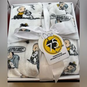 Peanuts 75th Anniversary Robe Gift Box - White background with cartoon images